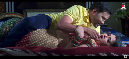 "बेटउवा तोहर गोर होई हो" Video Song - Amrapali Dubey & Dinesh Lal Yadav